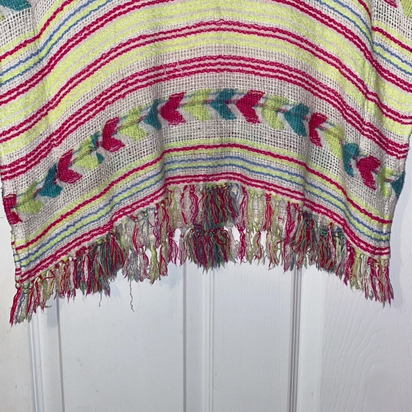 3/$30 Billabong Crop Top - Picture 7 of 9